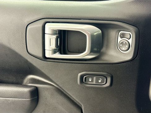 Used 2025 Jeep Wrangler Sport AWD/4WD image 17