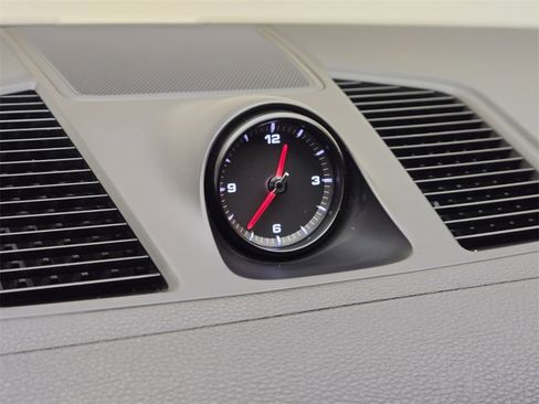 Used 2022 Porsche Cayenne Platinum Edition image 40