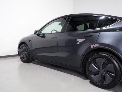 Used 2026 Tesla Model Y Long Range RWD image 62