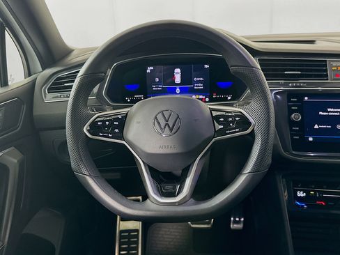 Used 2022 Volkswagen Tiguan SE R-Line image 17