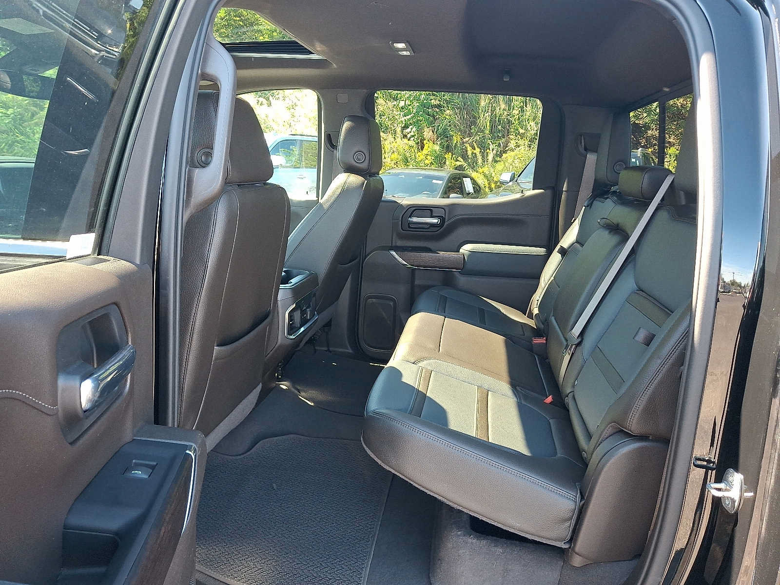 Used 2022 GMC Sierra 1500 Denali w/ Driver Alert Package II AWD/4WD image 10