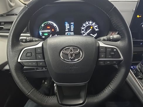 Used 2024 Toyota Sienna XLE image 19