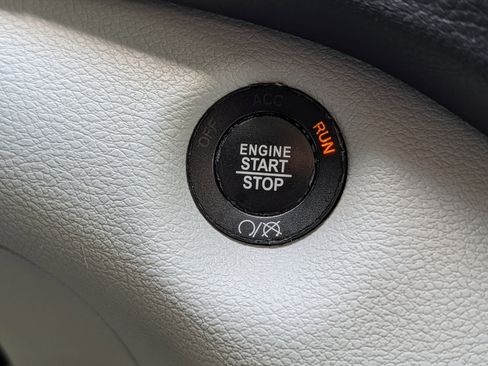 Used 2019 Jeep Cherokee Limited w/ Luxury Group image 33