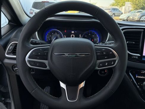 Used 2025 Chrysler Pacifica Select FWD image 14
