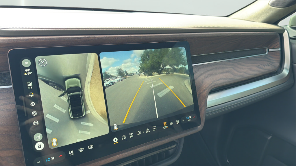 Used 2023 Rivian R1S Launch Edition Quad AWD/4WD image 17