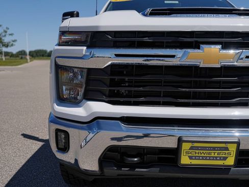 Used 2025 Chevrolet Silverado 2500 LT w/ Convenience Package AWD/4WD image 3