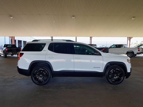 Used 2022 GMC Acadia SLT w/ Elevation Edition image 2