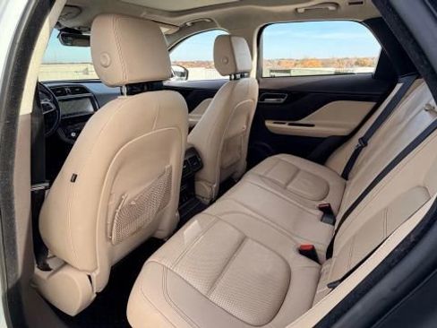 Used 2019 Jaguar F-PACE Prestige image 24