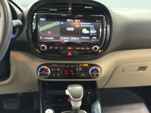 Used 2020 Kia Soul EX FWD image 19