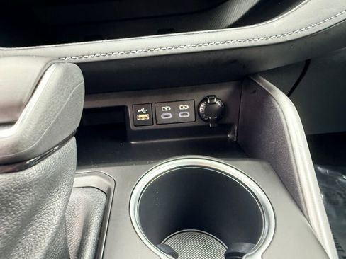 Used 2023 Toyota Highlander L image 25