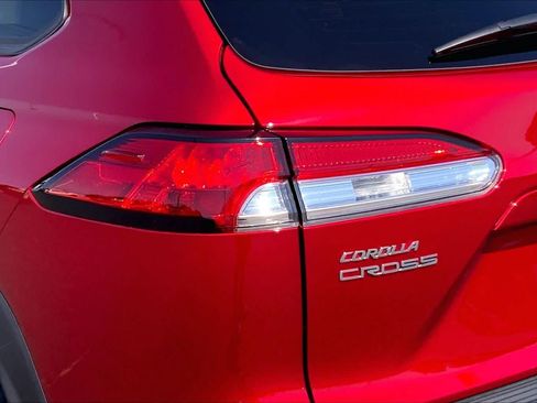 Used 2025 Toyota Corolla Cross LE FWD image 29