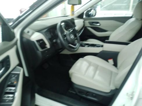 Certified 2023 Nissan Rogue SL w/ SL Premium Package AWD/4WD image 4