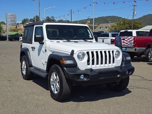 Used 2018 Jeep Wrangler Sport AWD/4WD image 7