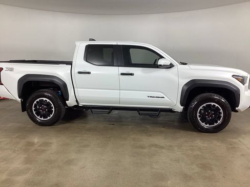 Used 2024 Toyota Tacoma TRD Off-Road AWD/4WD image 4