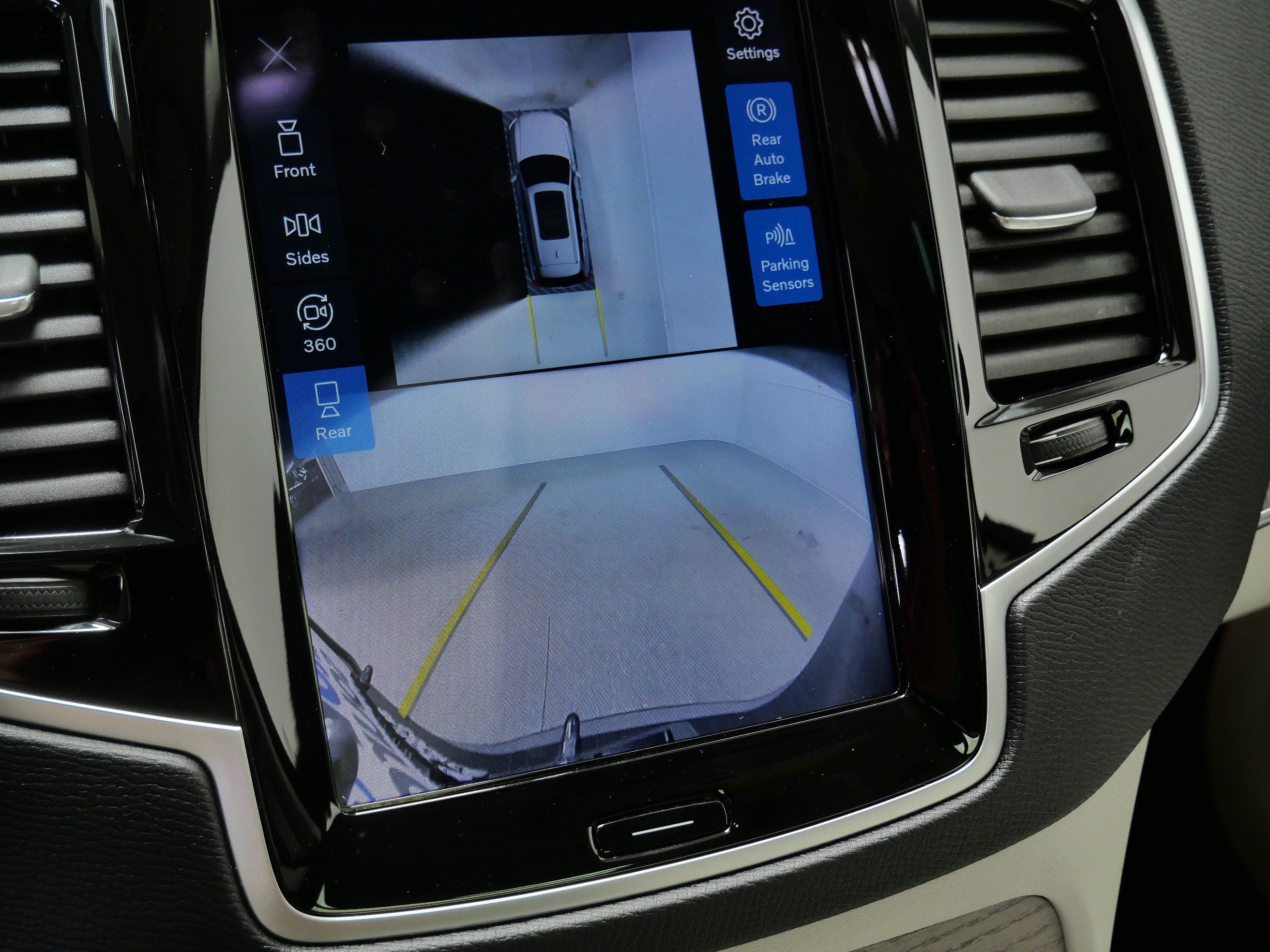 Used 2024 Volvo XC90 T8 Plus w/ Protection Package Premier AWD/4WD image 28
