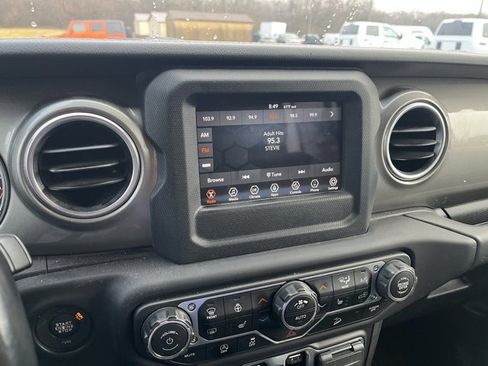 Used 2018 Jeep Wrangler Unlimited Sahara w/ Cold Weather Group image 15