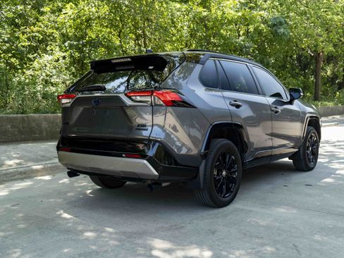 Used 2024 Toyota RAV4 XSE AWD/4WD image 9