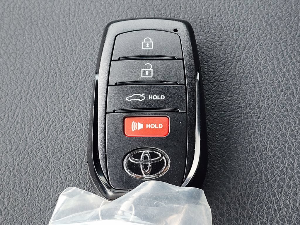 Used 2025 Toyota Camry SE FWD image 33