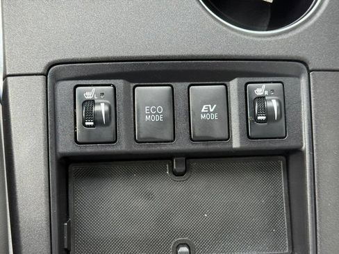 Used 2016 Toyota Camry XLE w/ Moonroof Package FWD image 28
