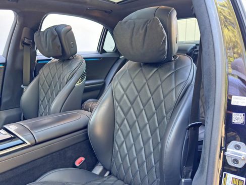 Used 2022 Mercedes-Benz S 580 4MATIC Sedan w/ AMG Line Package image 43