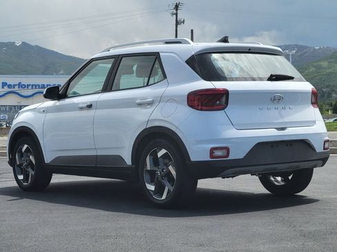 Used 2021 Hyundai Venue SEL FWD image 13