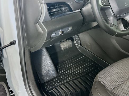 Used 2023 Chevrolet Traverse LT FWD image 17