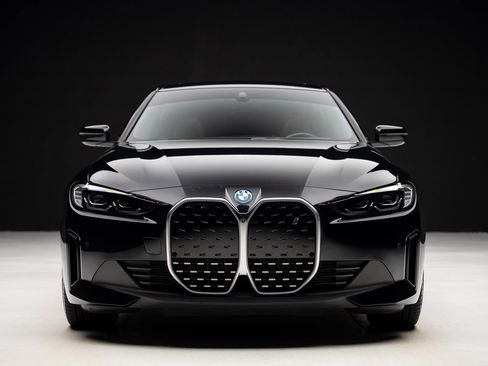 Used 2023 BMW i4 eDrive40 w/ Premium Package image 7