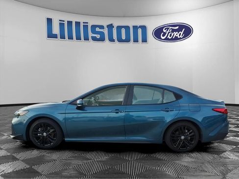 Used 2025 Toyota Camry SE image 6