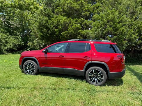 Used 2021 GMC Acadia SLE w/ Driver Convenience Package FWD image 3