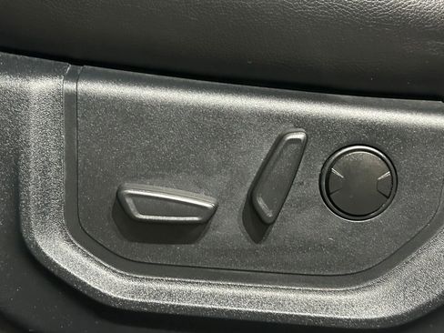 Used 2019 Ford F150 Lariat w/ Equipment Group 502A Luxury AWD/4WD image 45