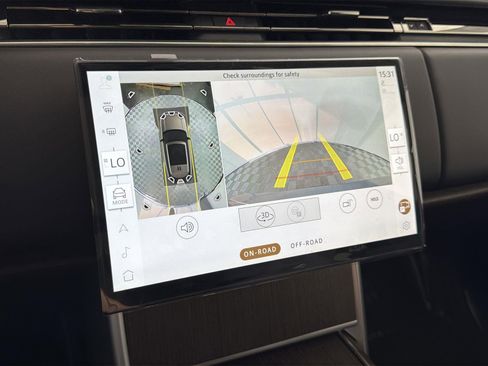 New 2026 Land Rover Range Rover SE image 16