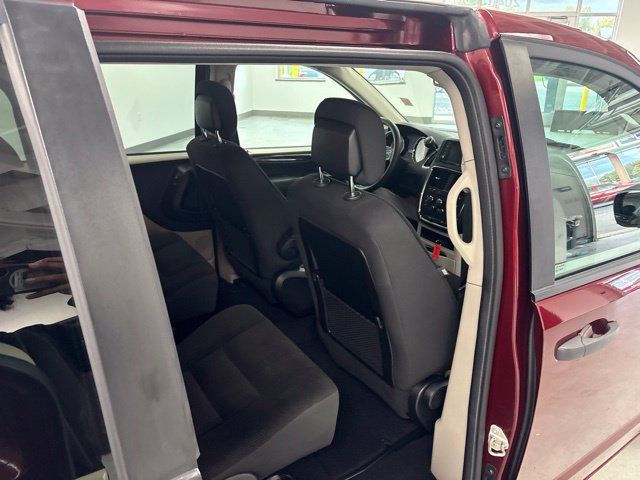 Used 2019 Dodge Grand Caravan SE w/ UConnect Hands-Free Group FWD image 23