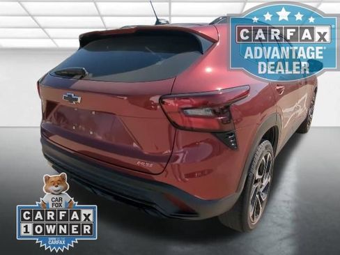 Used 2024 Chevrolet Trax RS w/ Sunroof Package image 2