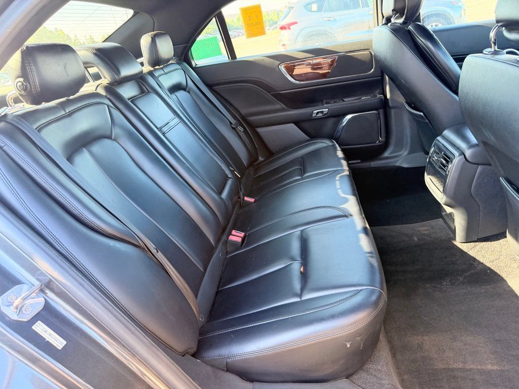 Used 2018 Lincoln Continental Premiere AWD/4WD image 15