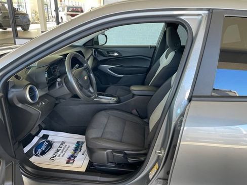 Used 2024 Chevrolet Trax LS w/ LS Convenience Package FWD image 7