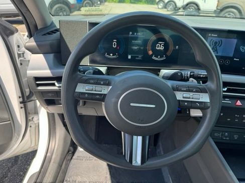Used 2025 Hyundai Sonata SEL FWD image 19