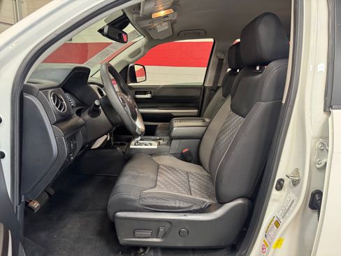 Used 2019 Toyota Tundra SR5 w/ SR5 Upgrade Package AWD/4WD image 14