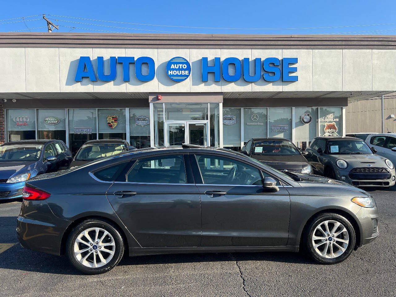 Used 2020 Ford Fusion SE FWD image 9