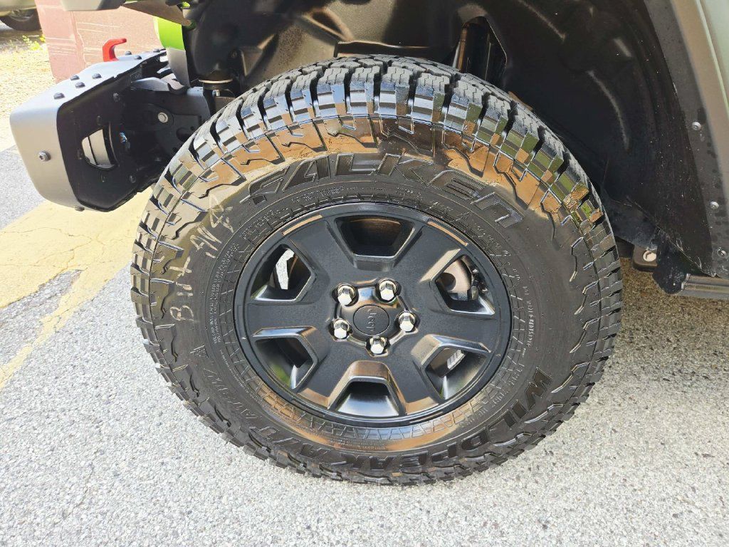 Used 2025 Jeep Wrangler Rubicon w/ Steel Bumper Group AWD/4WD image 19