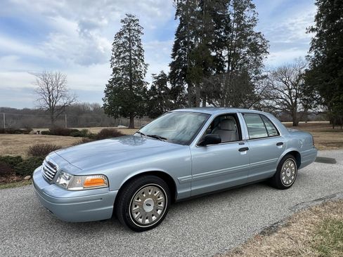 Used 2004 Ford Crown Victoria image 5