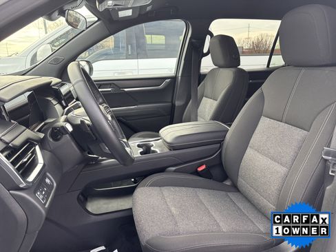 Used 2025 GMC Acadia Elevation image 24