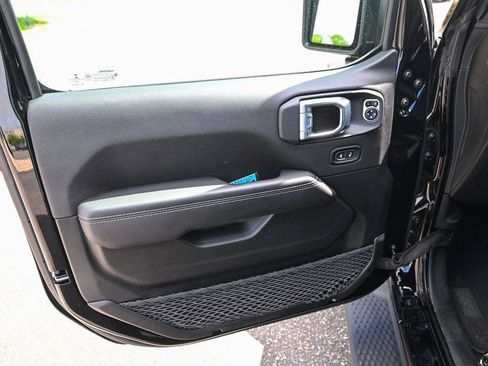 Used 2023 Jeep Wrangler Unlimited Sahara w/ Cold Weather Group AWD/4WD image 19