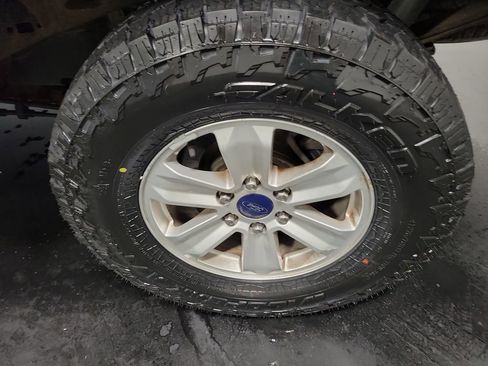 Used 2017 Ford F150 XLT image 12