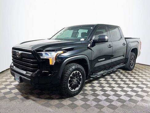 Used 2022 Toyota Tundra SR5 AWD/4WD image 4