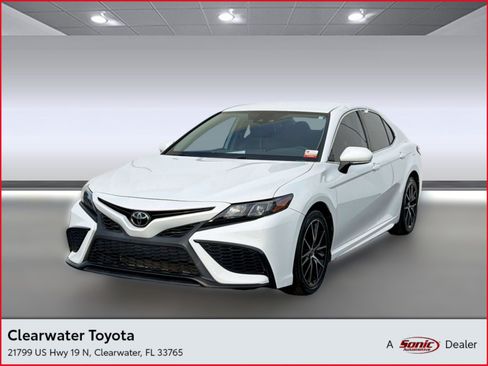 Used 2022 Toyota Camry SE FWD image 1