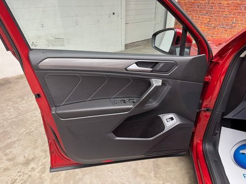 Used 2022 Volkswagen Tiguan SE image 11