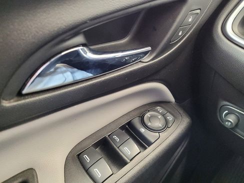 Used 2021 Chevrolet Equinox LS AWD/4WD image 27