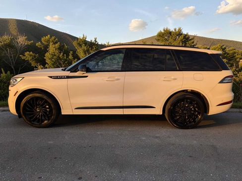 Used 2023 Lincoln Aviator Reserve w/ Equipment Group 201A AWD/4WD image 3
