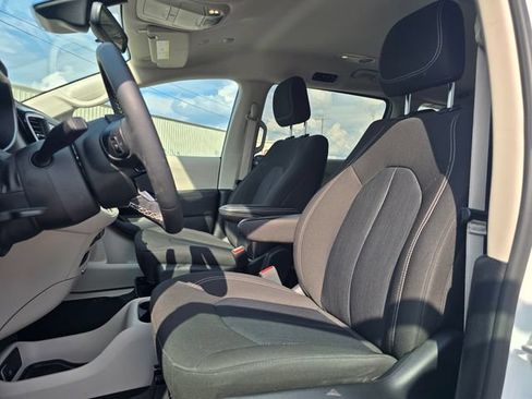 Used 2024 Chrysler Voyager LX FWD image 11