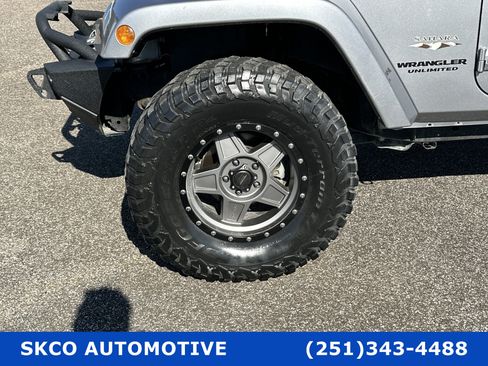 Used 2017 Jeep Wrangler Unlimited Sahara w/ Connectivity Group image 9